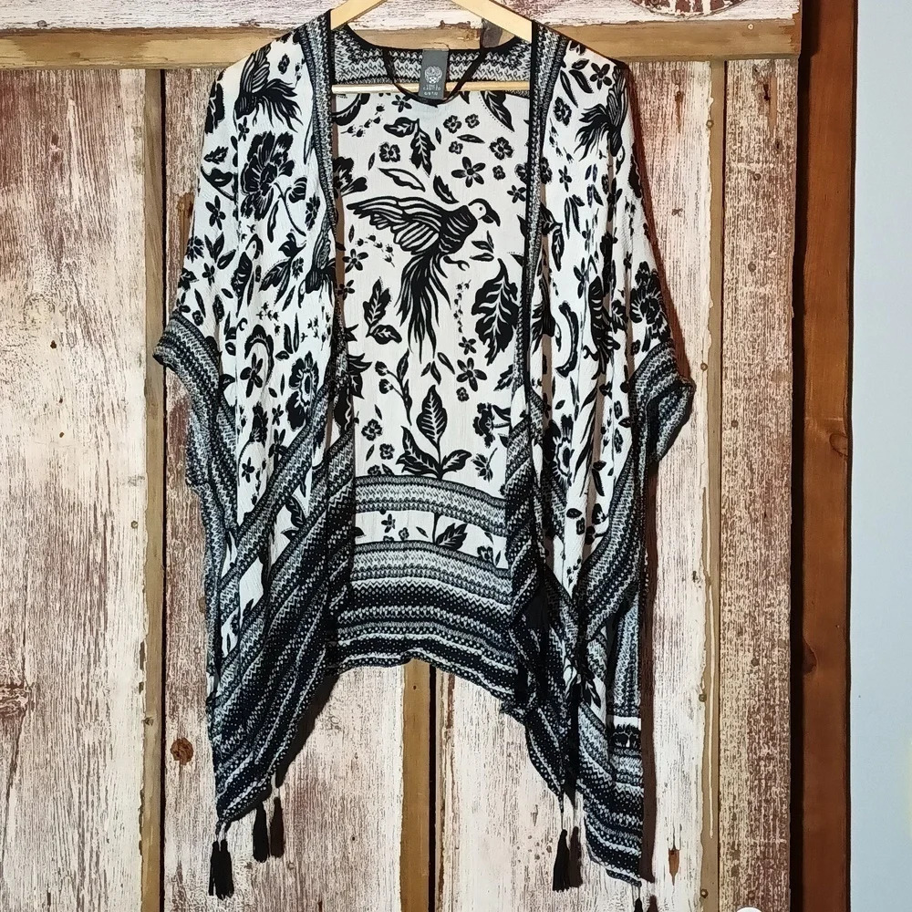 Vince Camuto novelty boho quirky kimono black white embroidered tassels os - Picture 2 of 9